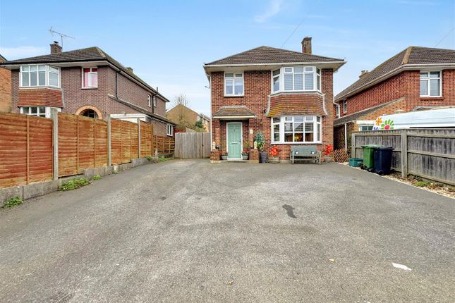 3 bed property, in Lanehouse Rocks Road, £360,000