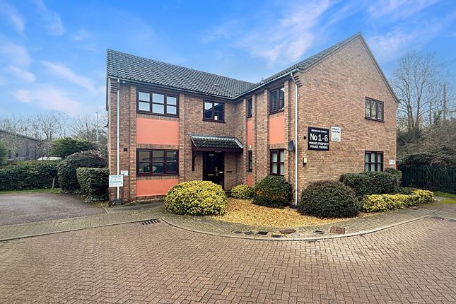 1 bed property, in Sayer Street, £100,000