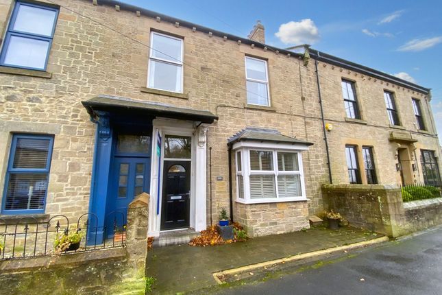 3 bed property, in Manor Road, £235,000