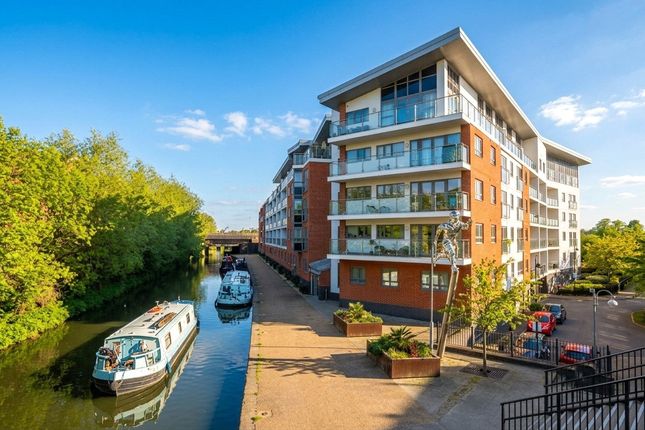 2 bed property, in Trevithick Court, £225,000