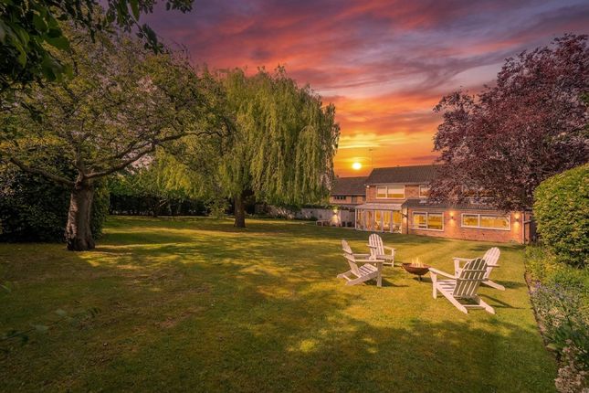 4 bed property, in Headland Road, £800,000