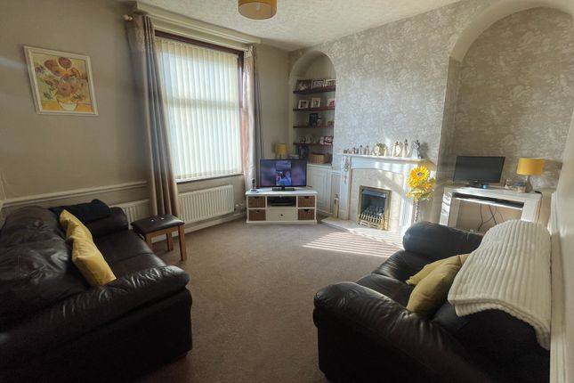 3 bed property, in Victoria Road, £125,000