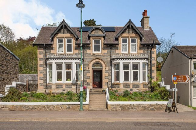 5 bed property, in High Street, £390,000