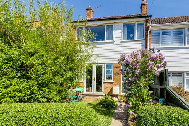 3 bed property, in Third Avenue, £165,000