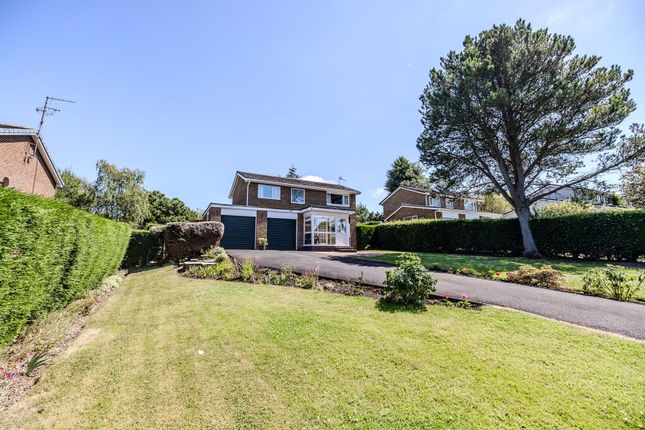 4 bed property, in Linden Way, £600,000