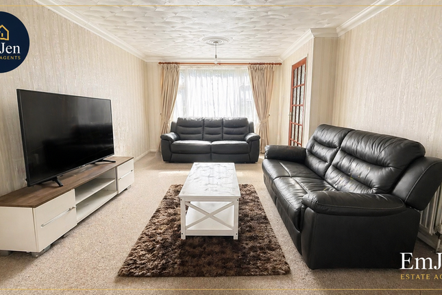 3 bed property, in Corringham Road, £350,000