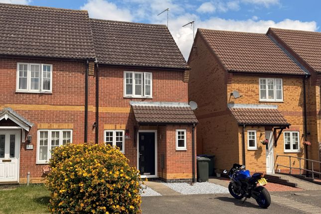 2 bed property, in Taylor Close, £95,000
