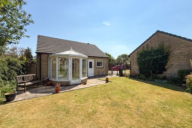 2 bed property, in Lavender Court, £280,000