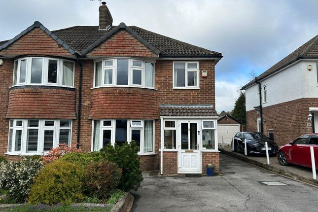 4 bed property, in Winding Way, £475,000