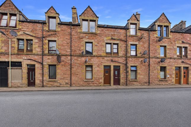 1 bed property, in King Street, £110,000