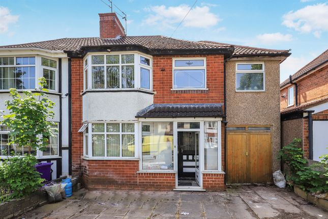 3 bed property, in Deyncourt Road, £225,000