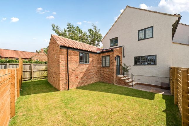 2 bed property, in Lower Dunsforth Village, £299,995
