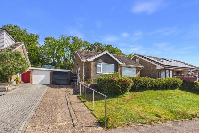 2 bed property, in Slonk Hill Road, £400,000