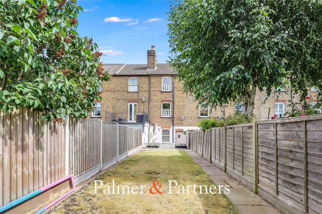 2 bed property, in South Primrose Hill, £400,000