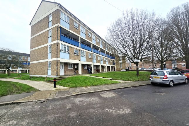 2 bed property, in Romney Court, £310,000