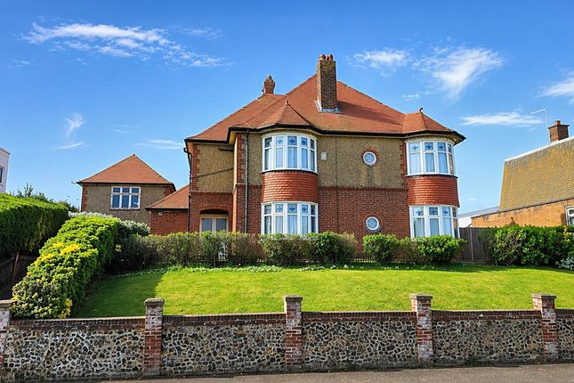 4 bed property, in Western Esplanade, £900,000