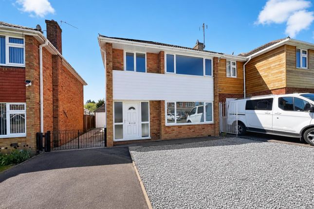 3 bed property, in Park View, £325,000
