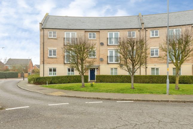 2 bed property, in Holly Blue Road, £180,000