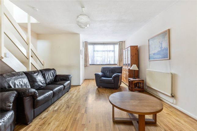 3 bed property, in Drakefield Road, £825,000