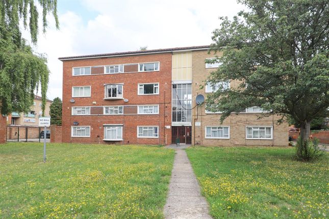 2 bed property, in The Glebe, £250,000