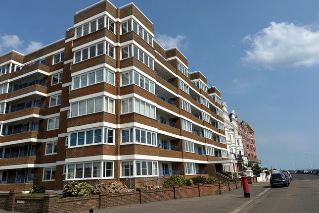 2 bed property, in Glyne Hall, £200,000
