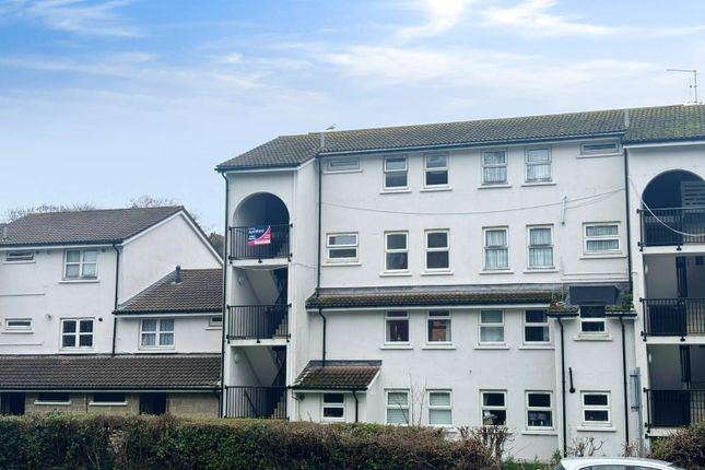 2 bed property, in Great Western Close, £146,950