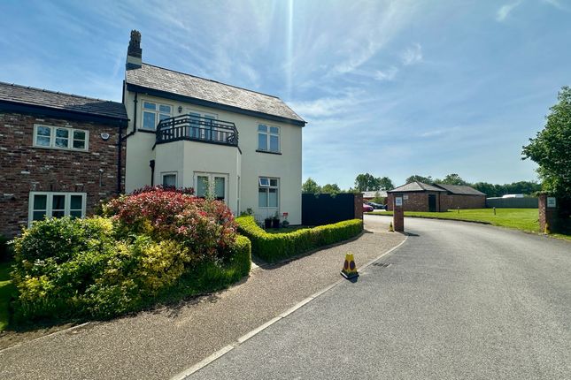 2 bed property, in Outwood House, £225,000