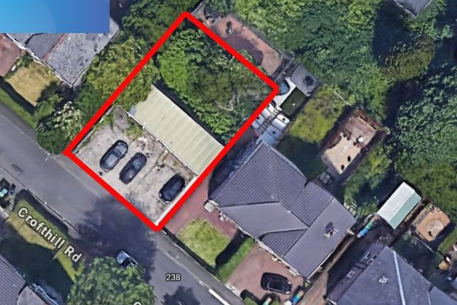 Studio, in Development Opportunity/Lock-Up Garages, £80,000