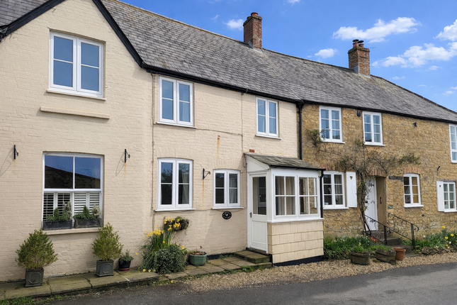 1 bed property, in Middle Cottage, £185,000
