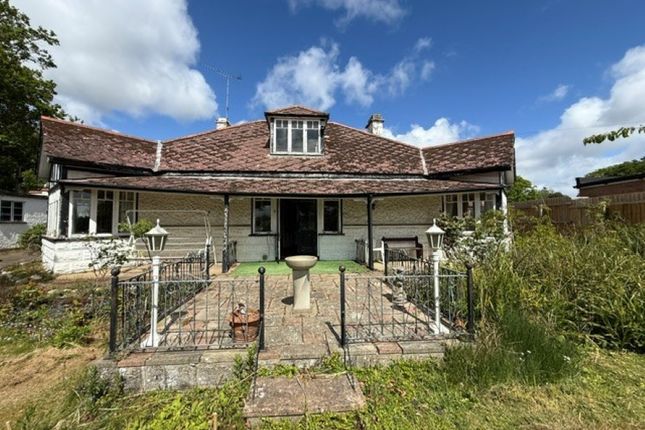 2 bed property, in Waterside Nook, £495,000