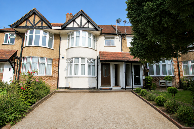 1 bed property, in Braemar Avenue, £294,950