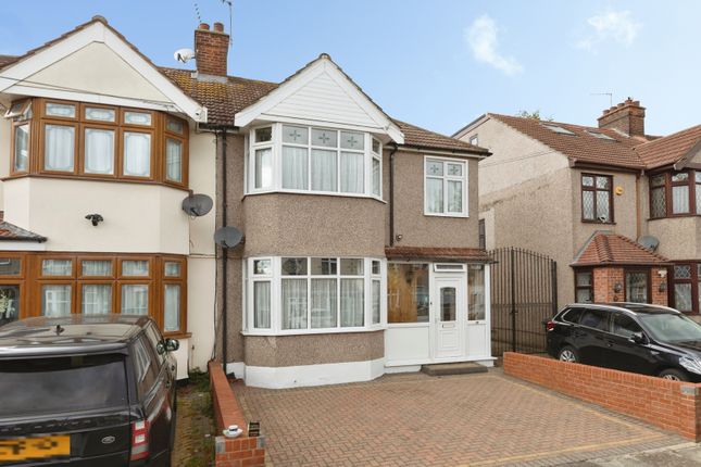 3 bed property, in Mapleleafe Gardens, £625,000