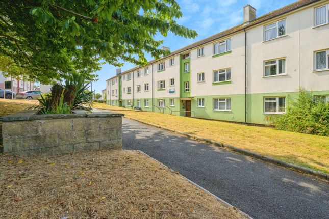 2 bed property, in Pentamar Street, £90,000