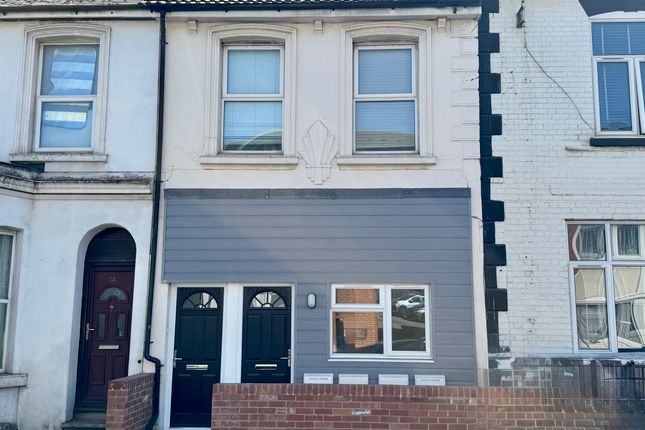 1 bed property, in Canterbury Street, £295,000