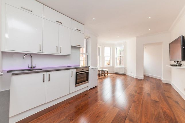 2 bed property, in Lydhurst Avenue, £300,000