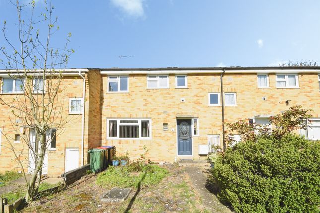 3 bed property, in Chestnut Walk, £270,000