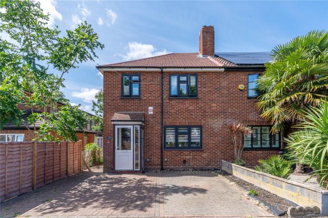 3 bed property, in Hanworth Road, £530,000