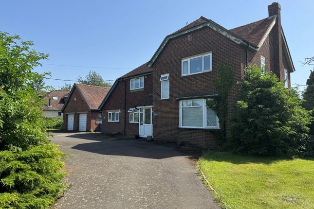 3 bed property, in The Jays, £320,000