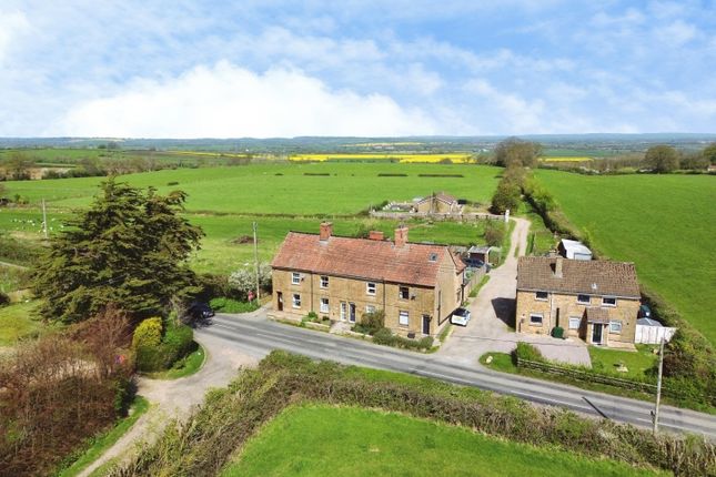 3 bed property, in Chilthorne Domer, £240,000