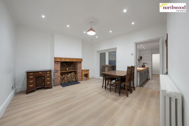 2 bed property, in Loates Lane, £500,000