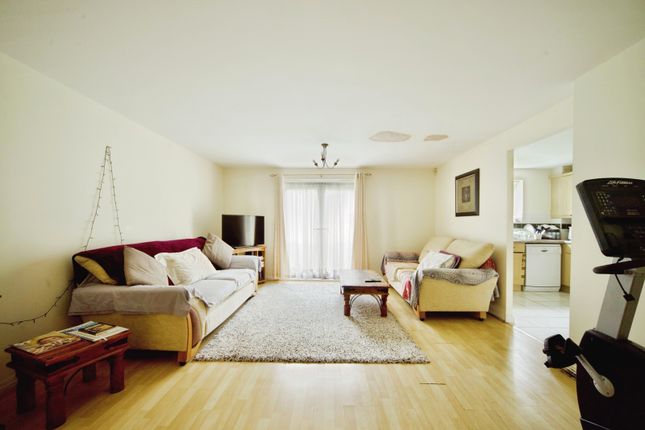 2 bed property, in Stafford Close, £350,000