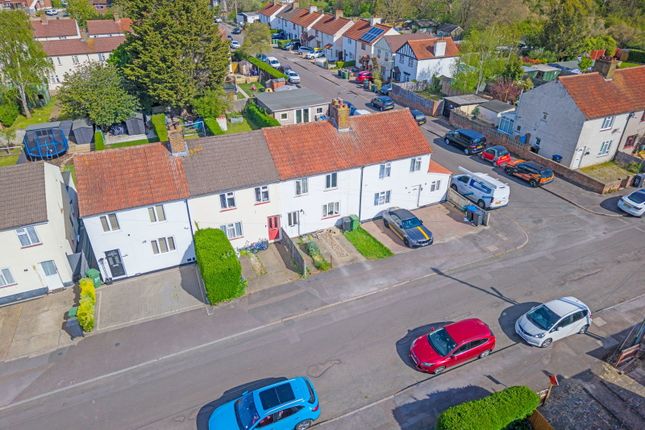 3 bed property, in Woodbridge Avenue, £425,000