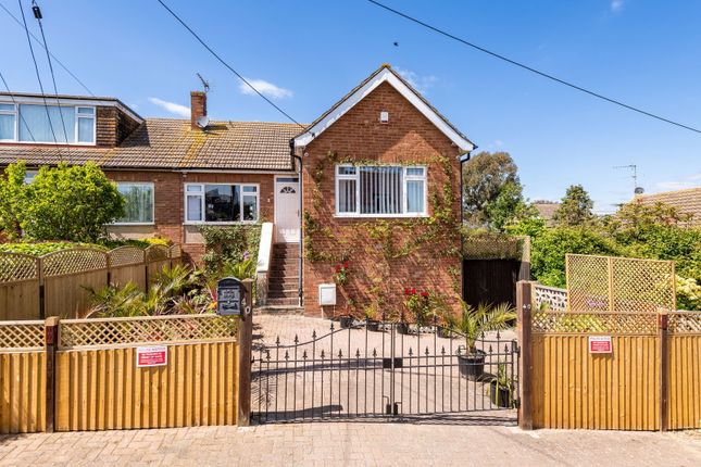 2 bed property, in Lynmouth Drive, £280,000