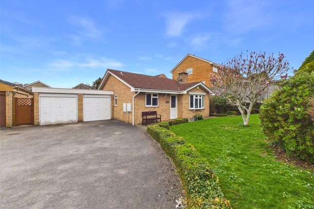 2 bed property, in Seymour Close, £350,000