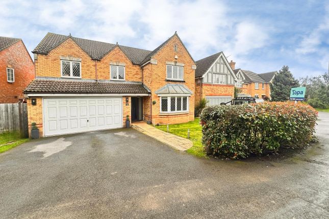 5 bed property, in Amber Rise, £610,000