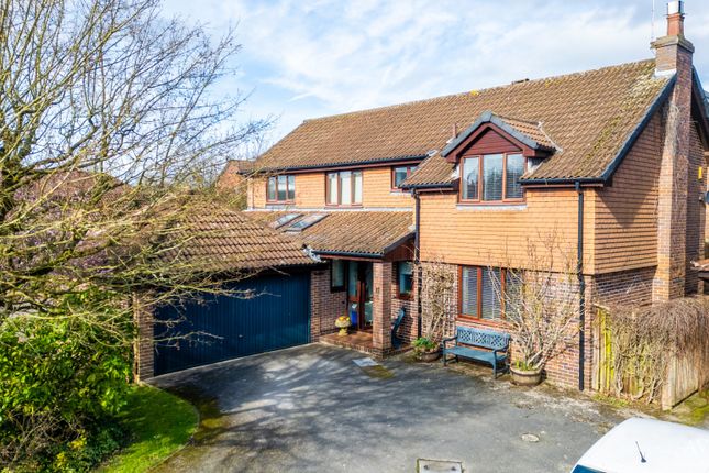 4 bed property, in Ashgrove Court, £475,000