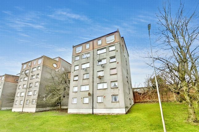 2 bed property, in Greenrigg Road, £35,000