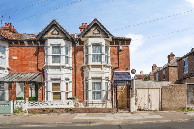 3 bed property, in Winter Road, £310,000