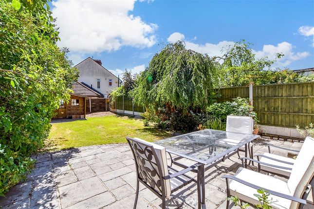 4 bed property, in Main Road, £680,000