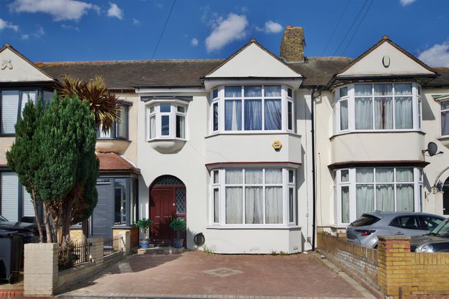 3 bed property, in Westrow Drive, £550,000
